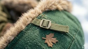 Bilingual EN/FR alt text: Integrated breathability features of an insulated ice fishing hat. / Système de respirabilité intégré d'un chapeau isolant pour la pêche sur glace.