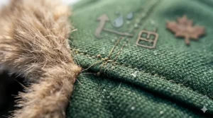 Bilingual EN/FR alt text: Waterproof exterior of a premium insulated ice fishing hat. / Extérieur imperméable d'un chapeau isolant de qualité pour la pêche sur glace.